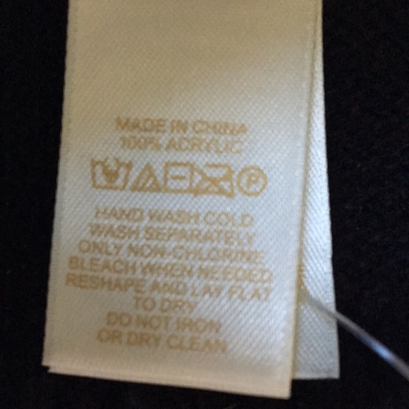 🍦HOST PICK🍦Kate Spade Taxi! Beanie NWT black + black pompom - Picture 7 of 16